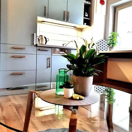 Hautnah Erleben - Schoene Maisonette 2og *