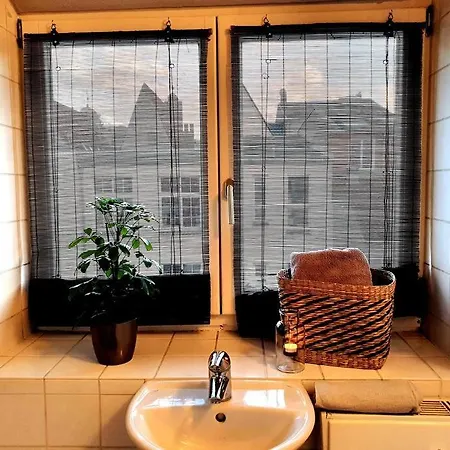 Hautnah Erleben - Schoene Maisonette 2og