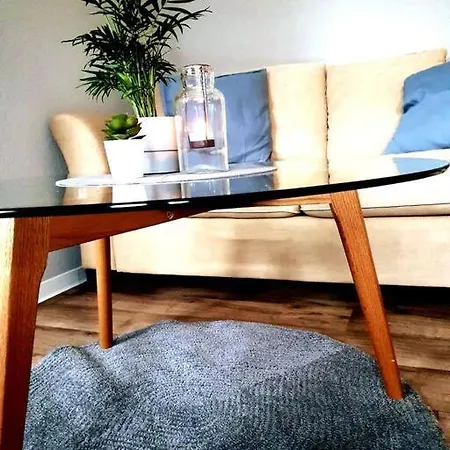 Hautnah Erleben - Schoene Maisonette 2og *