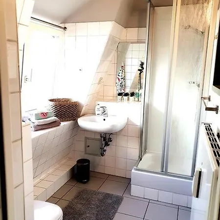 Hautnah Erleben - Schoene Maisonette 2og